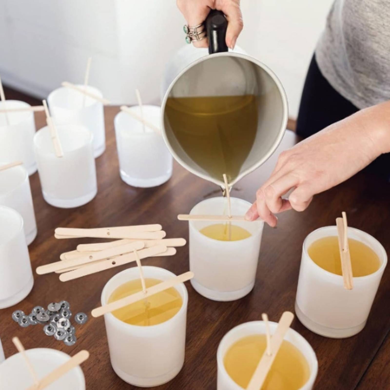Wick Holder with Adhesive Dots - Candle Making Homewood recension och pris